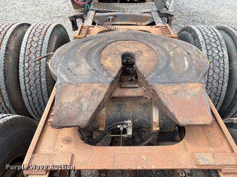 image for item DX7992 1994 Freightliner FLD semi truck