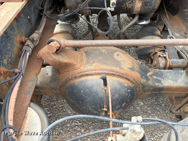 image for item DX7992 1994 Freightliner FLD semi truck