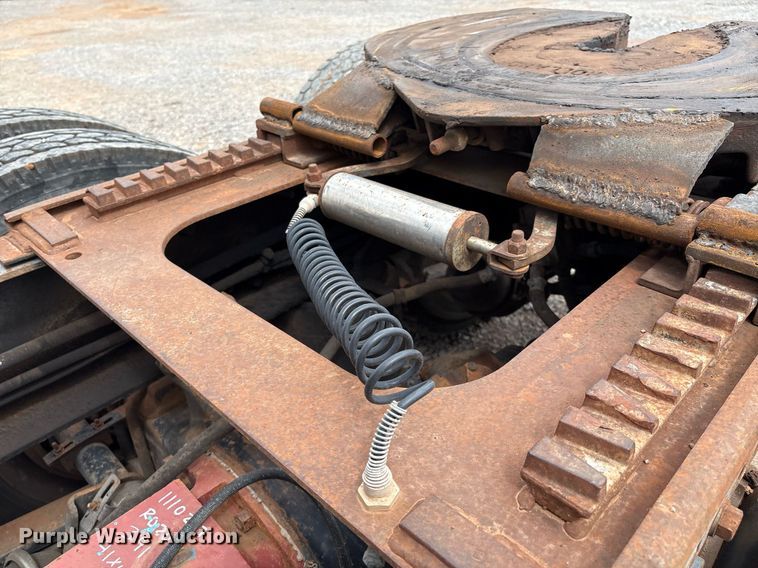 image for item DX7992 1994 Freightliner FLD semi truck