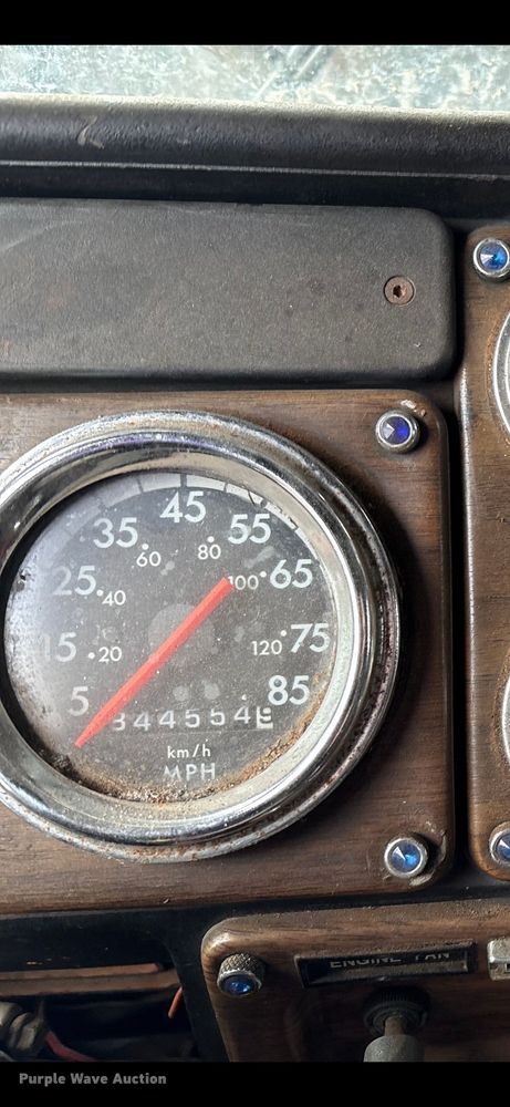 image for item DX7992 1994 Freightliner FLD semi truck