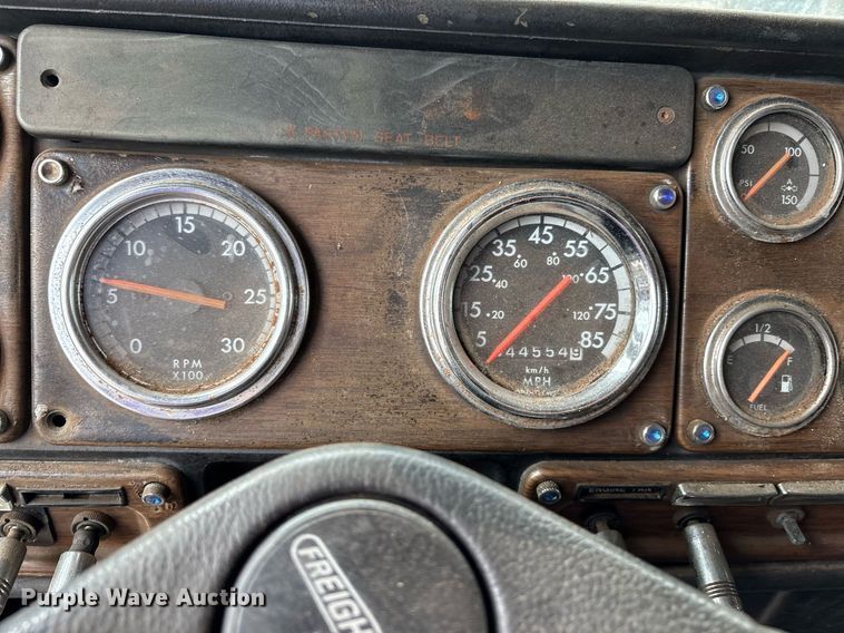 image for item DX7992 1994 Freightliner FLD semi truck