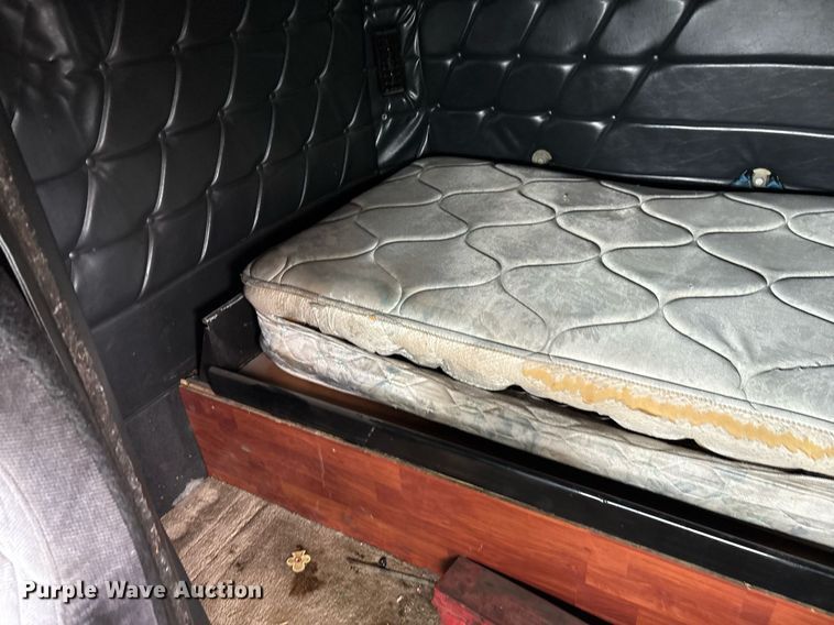 image for item DX7992 1994 Freightliner FLD semi truck