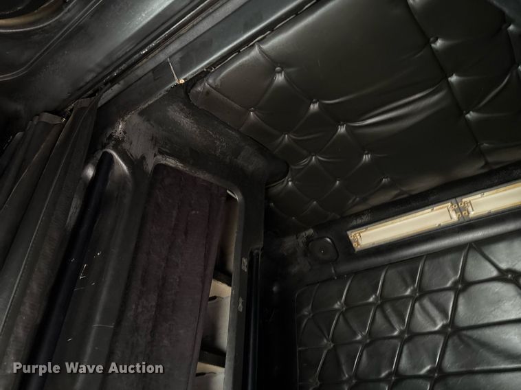 image for item DX7992 1994 Freightliner FLD semi truck