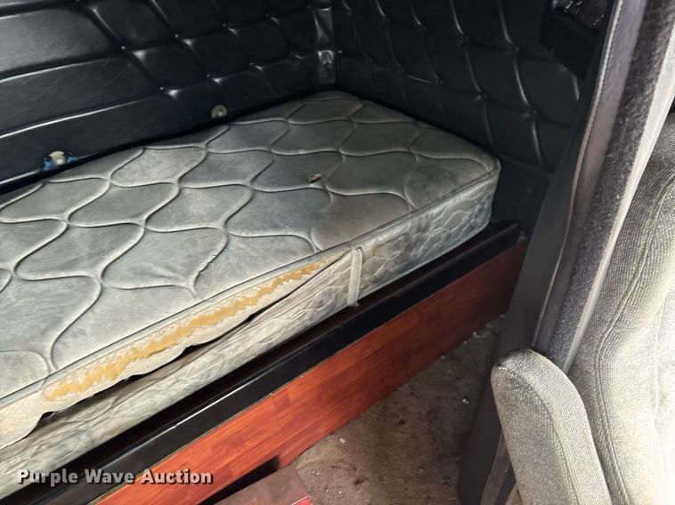 image for item DX7992 1994 Freightliner FLD semi truck