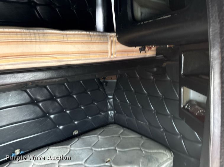 image for item DX7992 1994 Freightliner FLD semi truck