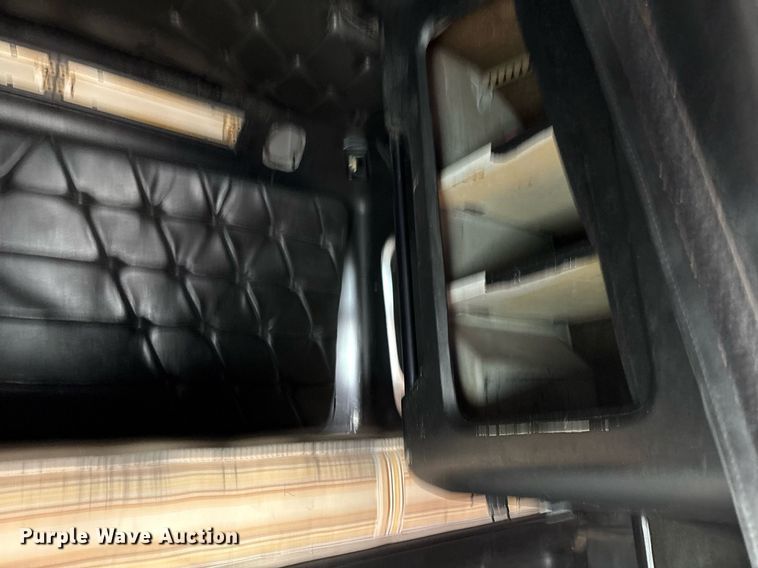 image for item DX7992 1994 Freightliner FLD semi truck