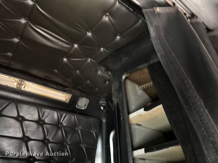 image for item DX7992 1994 Freightliner FLD semi truck