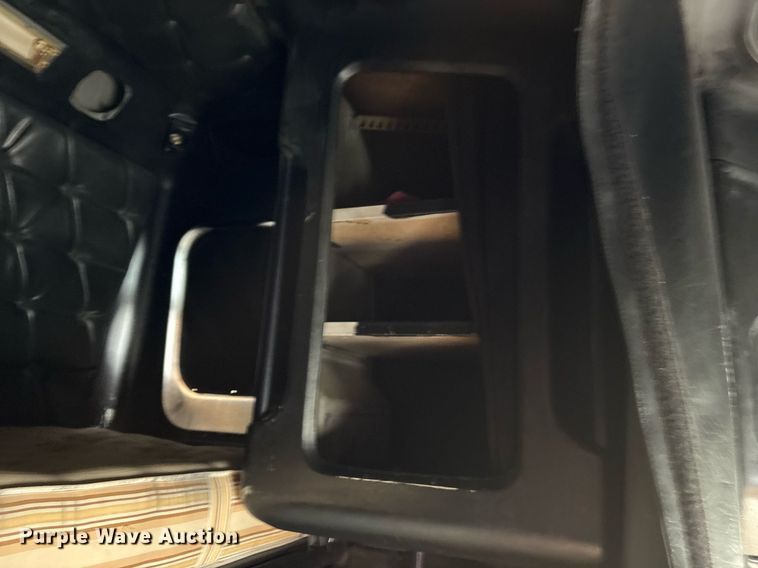 image for item DX7992 1994 Freightliner FLD semi truck