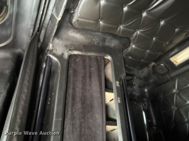 image for item DX7992 1994 Freightliner FLD semi truck