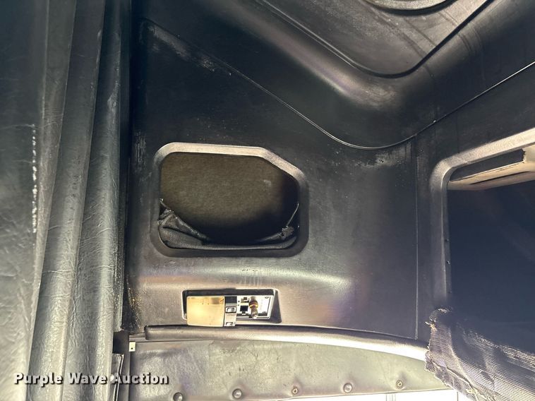 image for item DX7992 1994 Freightliner FLD semi truck