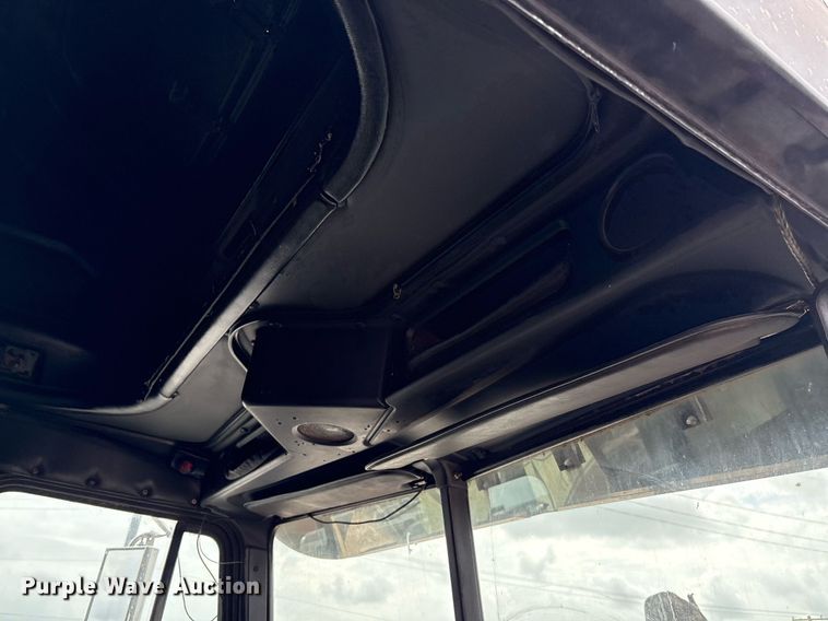 image for item DX7992 1994 Freightliner FLD semi truck