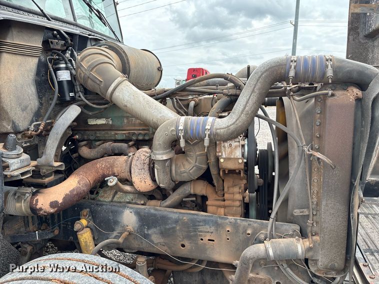 image for item DX7992 1994 Freightliner FLD semi truck