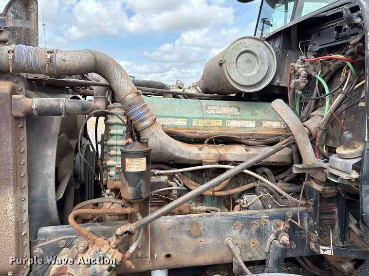 image for item DX7992 1994 Freightliner FLD semi truck