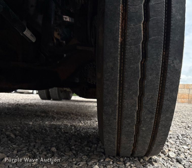 image for item DX7992 1994 Freightliner FLD semi truck