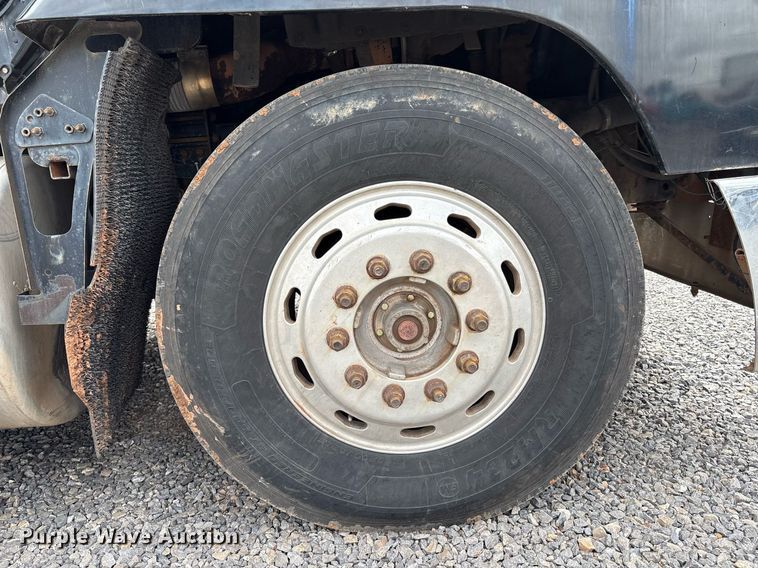 image for item DX7992 1994 Freightliner FLD semi truck