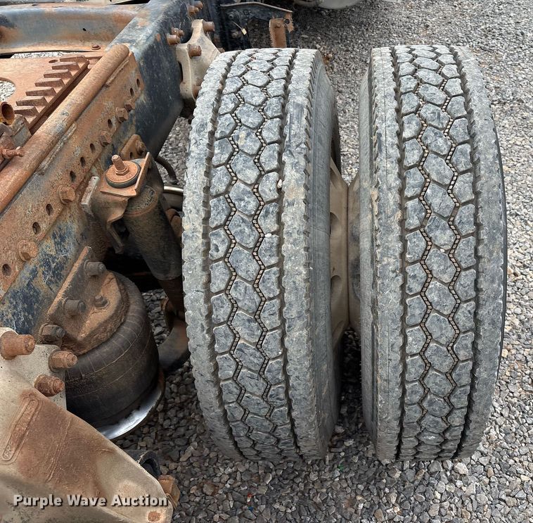 image for item DX7992 1994 Freightliner FLD semi truck