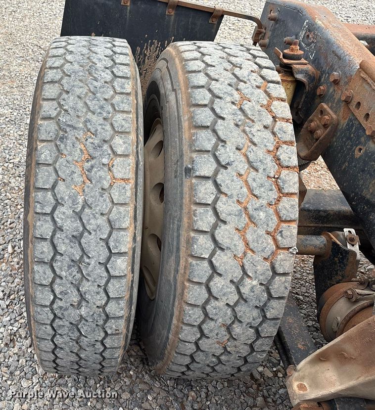 image for item DX7992 1994 Freightliner FLD semi truck