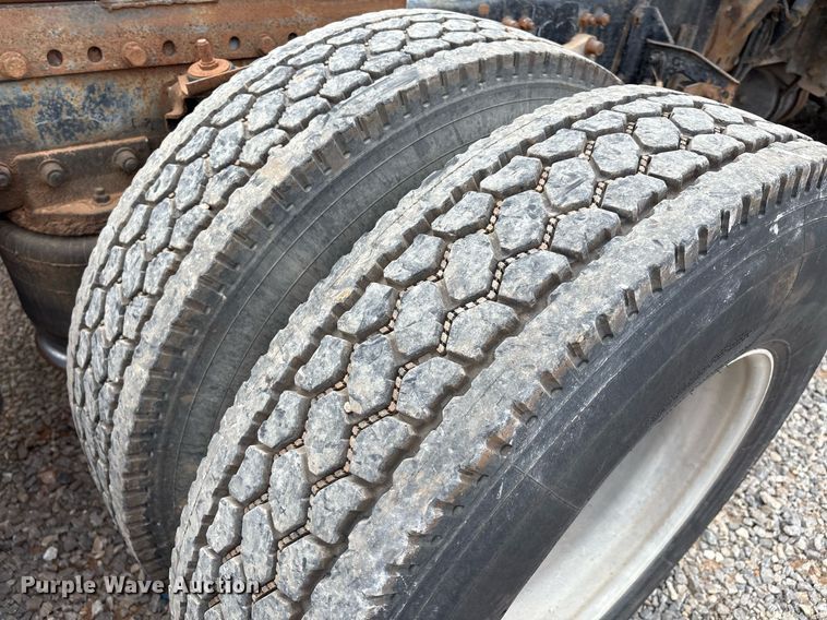 image for item DX7992 1994 Freightliner FLD semi truck