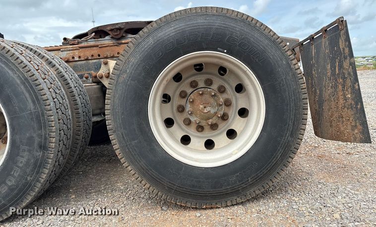 image for item DX7992 1994 Freightliner FLD semi truck