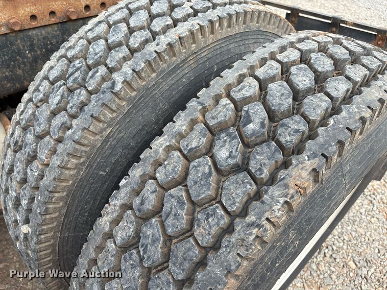 image for item DX7992 1994 Freightliner FLD semi truck