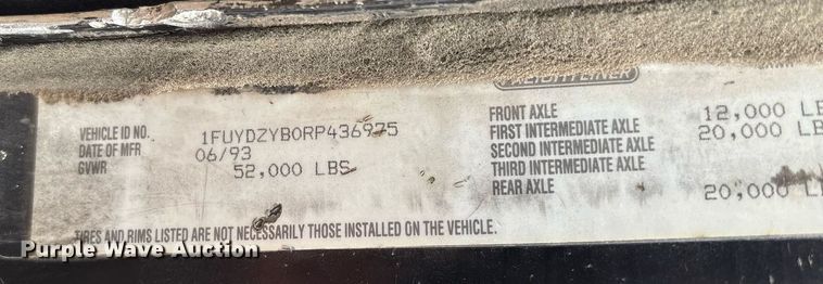 image for item DX7992 1994 Freightliner FLD semi truck