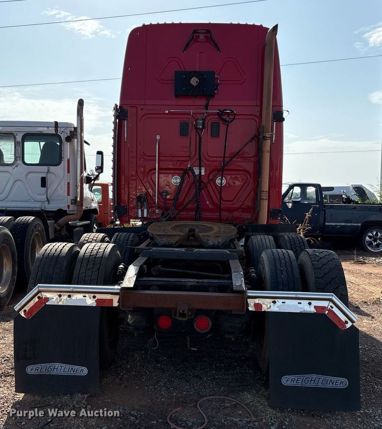 image for item DX7993 2009 Freightliner Cascadia semi truck