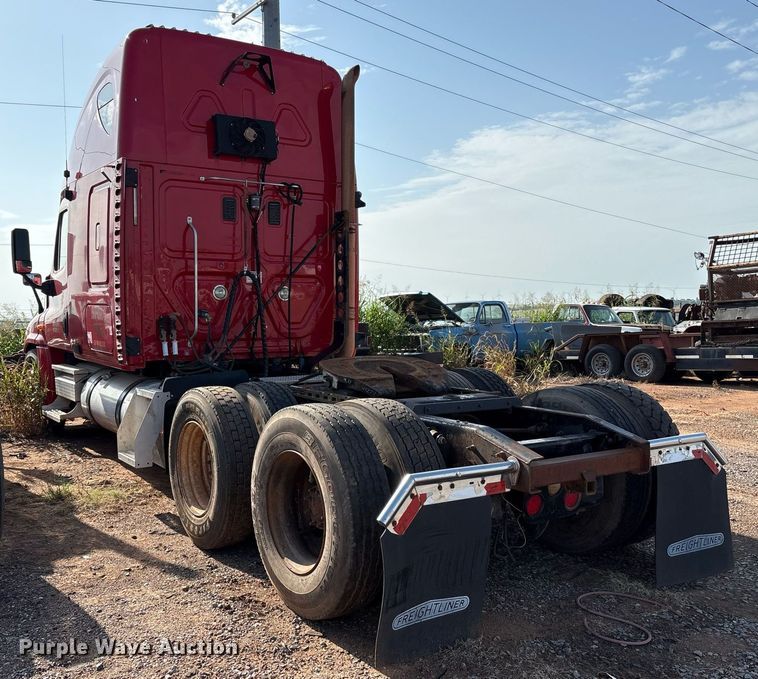 image for item DX7993 2009 Freightliner Cascadia semi truck