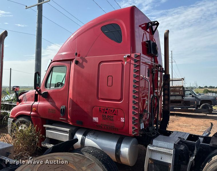 image for item DX7993 2009 Freightliner Cascadia semi truck