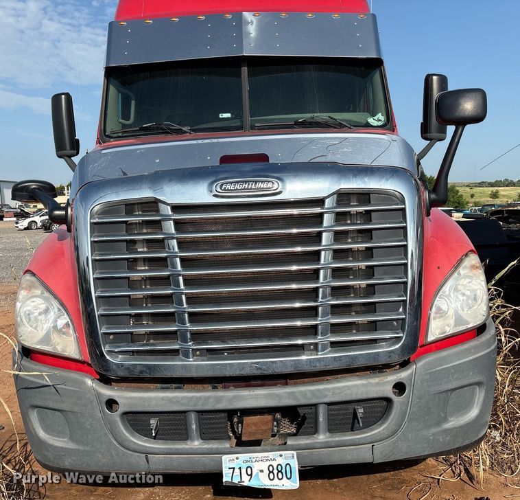 image for item DX7993 2009 Freightliner Cascadia semi truck