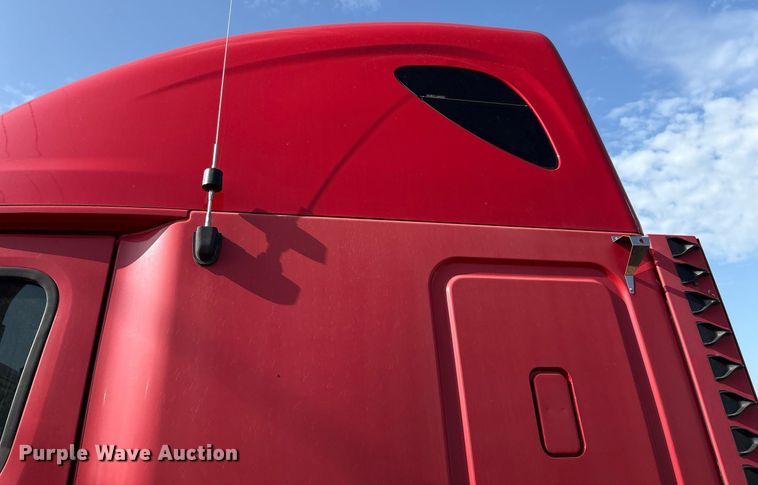 image for item DX7993 2009 Freightliner Cascadia semi truck