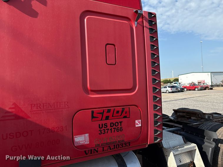 image for item DX7993 2009 Freightliner Cascadia semi truck