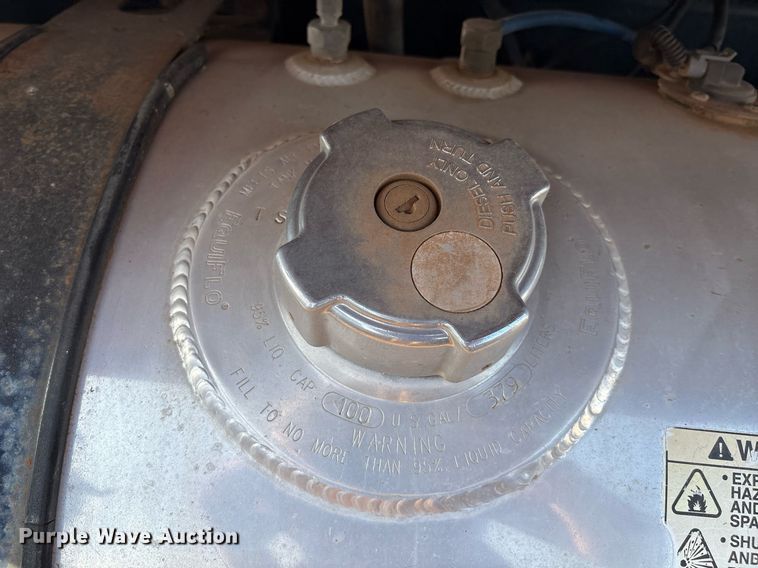 image for item DX7993 2009 Freightliner Cascadia semi truck