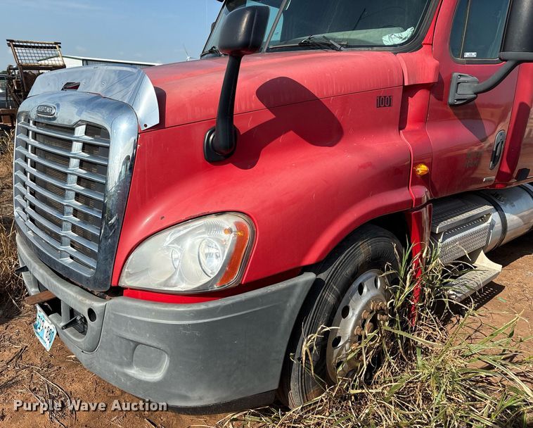 image for item DX7993 2009 Freightliner Cascadia semi truck