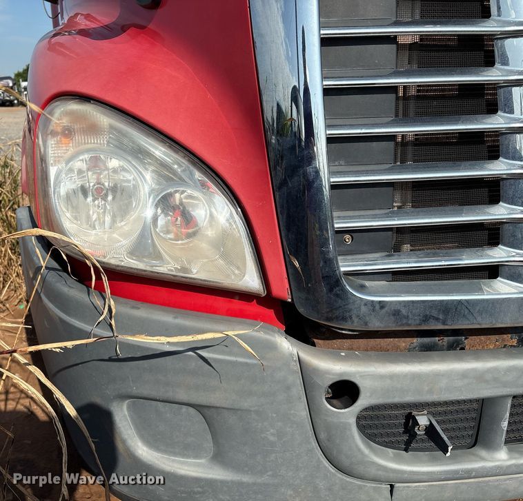 image for item DX7993 2009 Freightliner Cascadia semi truck