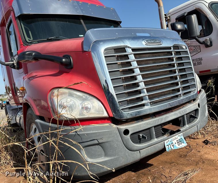 image for item DX7993 2009 Freightliner Cascadia semi truck