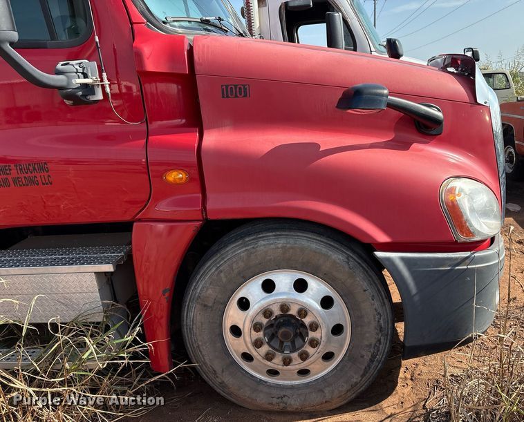 image for item DX7993 2009 Freightliner Cascadia semi truck