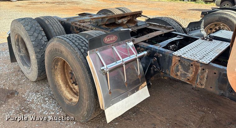 image for item DX7993 2009 Freightliner Cascadia semi truck