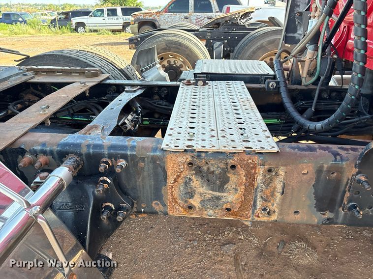 image for item DX7993 2009 Freightliner Cascadia semi truck