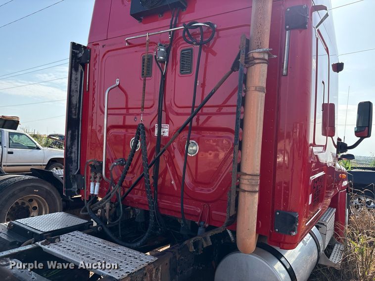 image for item DX7993 2009 Freightliner Cascadia semi truck