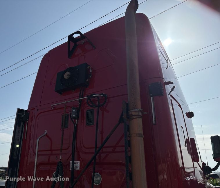 image for item DX7993 2009 Freightliner Cascadia semi truck