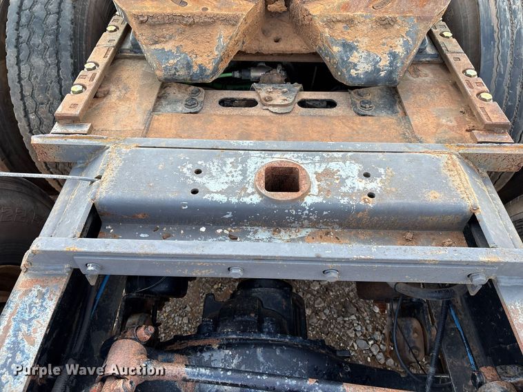 image for item DX7993 2009 Freightliner Cascadia semi truck