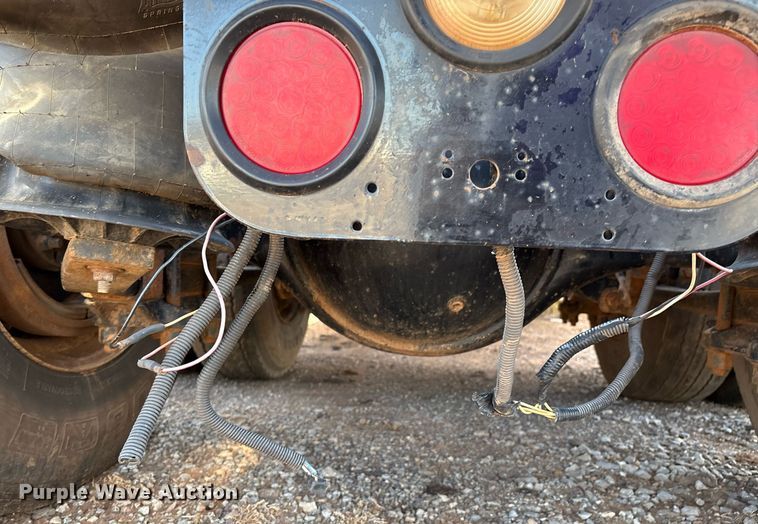 image for item DX7993 2009 Freightliner Cascadia semi truck