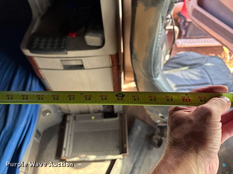 image for item DX7993 2009 Freightliner Cascadia semi truck