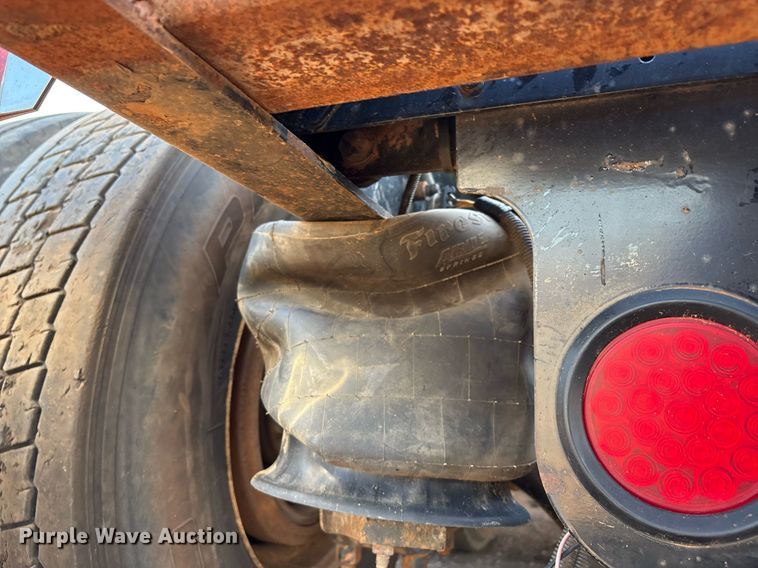 image for item DX7993 2009 Freightliner Cascadia semi truck