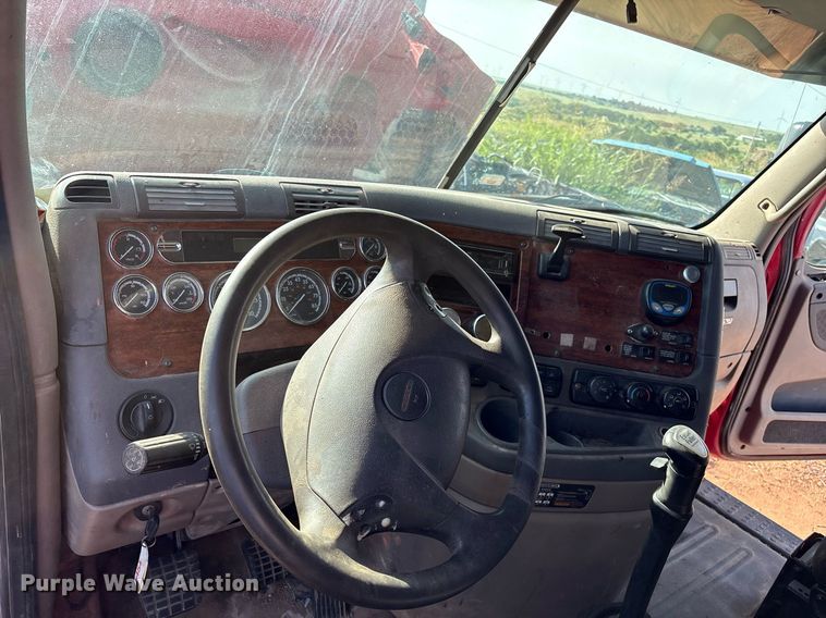 image for item DX7993 2009 Freightliner Cascadia semi truck