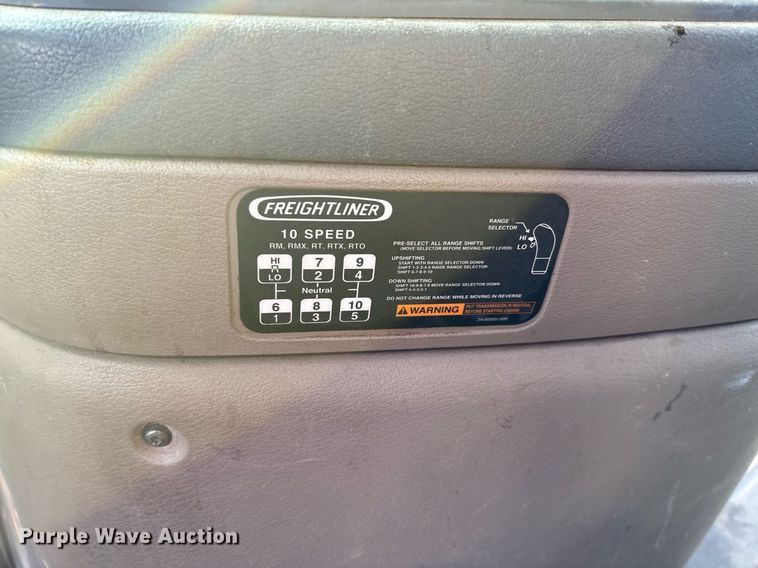 image for item DX7993 2009 Freightliner Cascadia semi truck