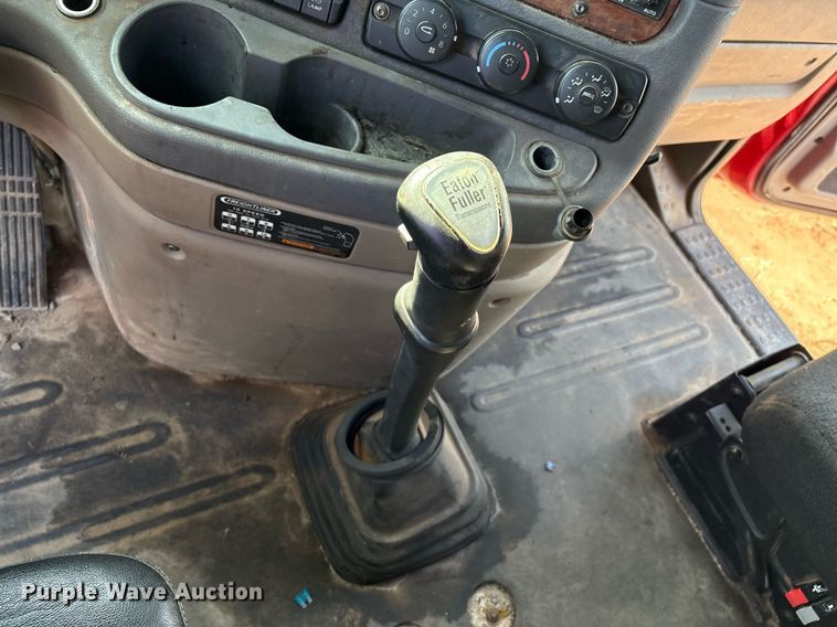 image for item DX7993 2009 Freightliner Cascadia semi truck