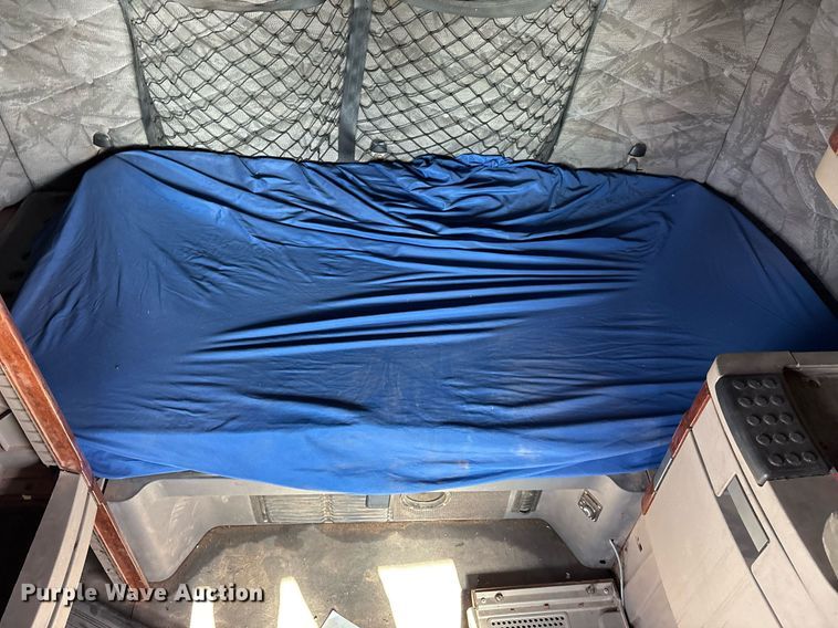 image for item DX7993 2009 Freightliner Cascadia semi truck