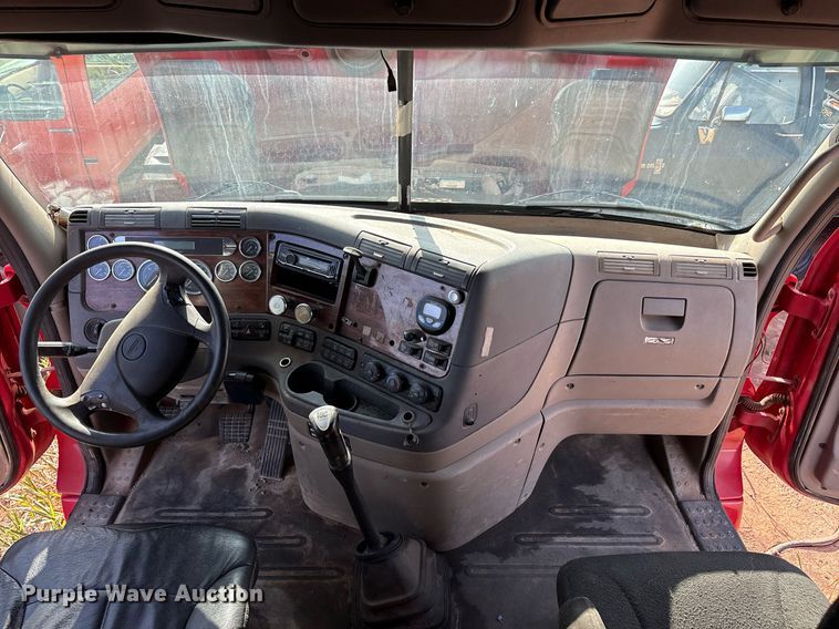 image for item DX7993 2009 Freightliner Cascadia semi truck