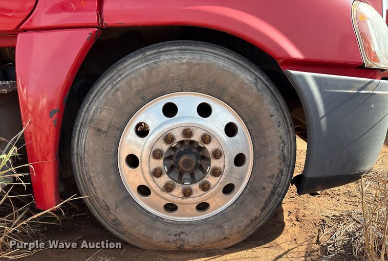 image for item DX7993 2009 Freightliner Cascadia semi truck